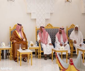 محافظ الطائف يقدم التعازي لأسرة الربيعي