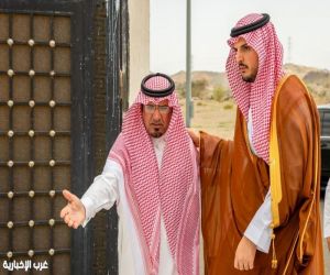 محافظ الطائف يقدم التعازي لأسرة الربيعي