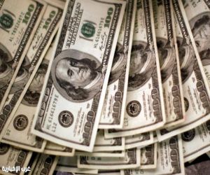 الدولار يستقر قرب أعلى مستوى في 6 أسابيع وسط بيانات أمريكية قوية