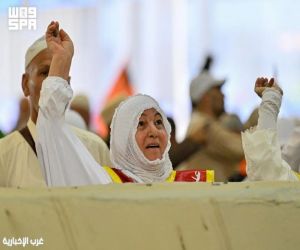 حجاج بيت الله الحرام يرمون الجمرات في أول أيام التشريق وسط منظومة تنظيمية متكاملة
