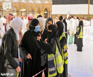 المرأة السعودية تُجسد الكفاءة والاحترافية في خدمة ضيوف الرحمن بالمسجد الحرام