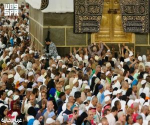 "الملتزم" في الكعبة المشرفة.. موضع تتجلى فيه العبَرات وتُستجاب عنده الدعوات