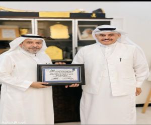 الفريق الإعلامي السعودي يكرم الأستاذ الشاعر الشيخ علي الصنعاني