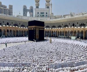 مراحل غسل الكعبة.. عناية ودقة تجسّدان شرف المكان وقدسيته