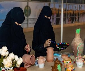 تجارب حرفية تفاعلية تثري فعاليات سوق المزارعين بالعويقيلة