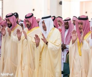 أمير منطقة تبوك ونائبه يؤديان صلاة الميت على الشيخ جزاع بن كريم العطيات