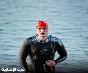 السباح البولندي كوبكوفسكي يصبح أول شخص يعبر بحر البلطيق