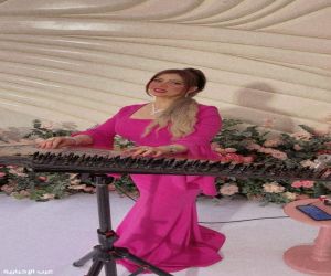 سما عزمي تحيي افتتاح معرض «بصمة ولون» بفقرة موسيقية خاصة