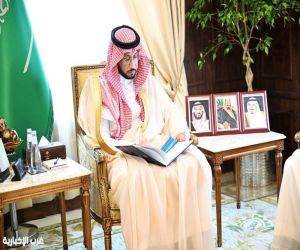 نائب أمير عسير يطّلع على جهود البريد السعودي بالمنطقة
