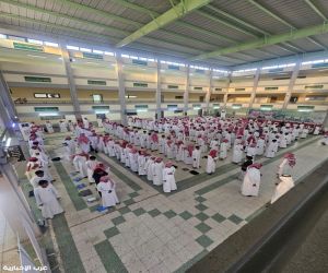 طلاب وطالبات الطائف  ينتظمون في  المدراس