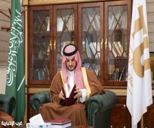 الأمير فواز بن سلطان يزور مركز تاريخ الطائف