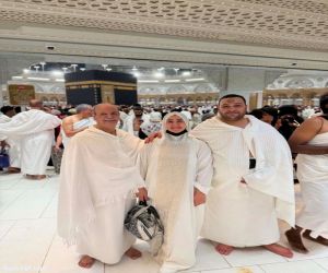 الدكتورة إنجى صبرى شاهين نجلة الإعلامية منال عبد السلام تؤدي مناسك العمرة