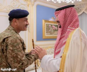 خالد بن سلمان وقائد الجيش الباكستاني يبحثان الاعتداءات على المملكة ويؤكدان مواصلة العمل المشترك