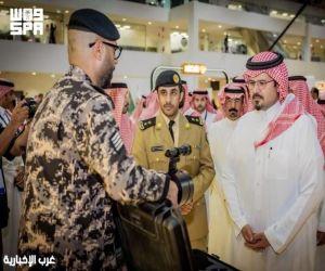 أمير المدينة يزور جناح وزارة الداخلية بمعرض الصقور 2026