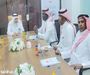 نجما الكرة السعودية خالد مسعد وطلال المشعل يزوران «الجمعية الصحية» ببيشة
