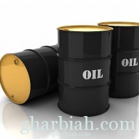 النفط يسجل ادنى مستوى منذ ابريل 2009 ويقلص خسائره بعد بيانات أمريكية