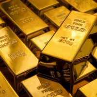 الذهب يقفز 2% مع هبوط الأسهم وتصاعد التوتر في الشرق الأوسط