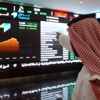 السوق السعودي يحقق مكاسب مرتفعاً بنسبة بـ 1.4 % عند 6211 نقطة