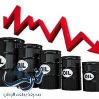 النفط يتراجع بفعل استمرار تخمة المعروض