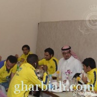 رئيس نادي النصر يلتقي بالجهاز الفني والاعبين قبل المبارة المنتظرة مع الاهلي