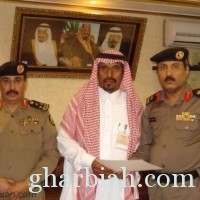 مدير شرطة محافظة الطائف يكرم عمدة مركز بني سعد السابق