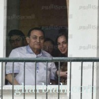  مبارك يحتفل بعيد ميلاده مع أنصاره! " صور "