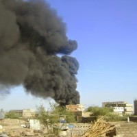 قوات موالية للحوثيين تقصف مدينة لودر بابين وتستهدف منازل المواطنين
