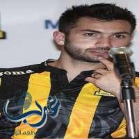 لاعب الخفة عابد الفارسي يدهش كارلوس فيلانويفا لاعب الاتحاد