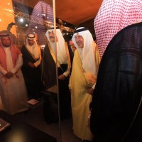 الأمير خالد الفيصل يفتتح معرض “الفهد.. روح القيادة”