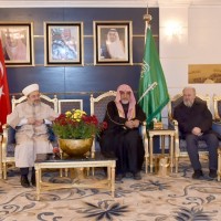 وزير الشؤون الإسلامية يعقد اجتماعا مع رئيس الشؤون الدينية التركي