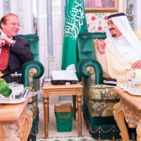 خادم الحرمين الشريفين يعقد اجتماعاً مع رئيس الوزراء الباكستاني