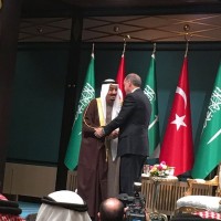 استقبال رسمي حافل للملك سلمان في أنقرة وأردوغان يقلّده وسام الدولة