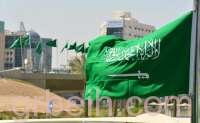 علم المملكة يرفرف في سماء الرياض في بداية احتفالات الفطر