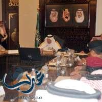أمير مكة المكرمة يلتقي القيادات الأمنية بالمنطقة