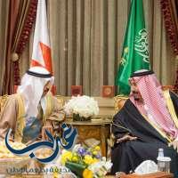 خادم الحرمين الشريفين يستقبل رئيس الوزراء بمملكة البحرين