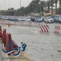 غياب التنسيق يتسبب بانكسار خط مياه رئيسي في الرياض
