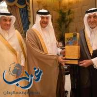 أمير منطقة مكة المكرمة يتسلّم جائزة الأمير سلطان بن سلمان للتراث العمراني