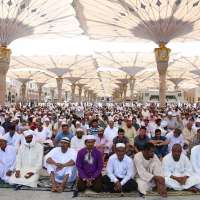 أكثر من نصف مليون مصل يؤدون أول جمعة في العيد الفطر بالمسجد النبوي
