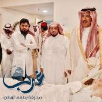 أمير المدينة المنورة يطمئن على صحة الشيخ أبوبكر الجزائري