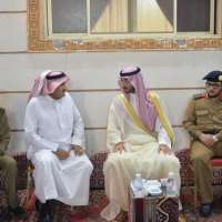 الأمير عبدالله بن بندر يقدم التعازي لمدير الدفاع المدني