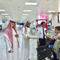 جمرك مطار الملك عبدالعزيز الدولي بجدة يعايد القادمين من خارج المملكة
