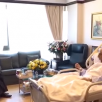الفيصل في زيارة لمحمد بن زيد بالمستشفى