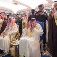 خادم الحرمين الشريفين يؤدي صلاة الميت على الأمير عبدالرحمن بن عبدالعزيز آل سعود "رحمه الله"