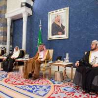 خادم الحرمين الشريفين يستقبل المعزين في وفاة الأمير عبدالرحمن بن عبدالعزيز "رحمه الله"