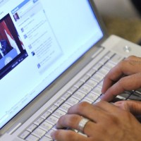 فيسبوك : تكشف عن أداة جديدة تساعد الصحافيين على متابعة أخبار الساعة