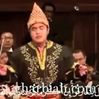 العطاس: يوضح حقيقة فيديو غناء القرآن بأوبرا مسيحية إندونيسية والشايع يحض على "الحكمة"