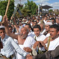 مسلحي الحوثي يؤدون مناسك الحج والعمرة في شوارع العاصمة بصورة مثيرة للاشمئزاز..(شاهد الصور+الفيديو)