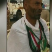 شاهدوا عفوية حاج جزائري مع رجل أمن سعودي