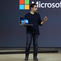 مايكروسوفت : تكشف عن أول حاسب محمول من إنتاجها يحمل اسم Surface Boo