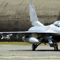 وزارة الدفاع الأمريكية:تضطر إلى تغيير مسار إحدى طائراتها في سوريا لتفادي المواجهة مع مقاتلة روسية